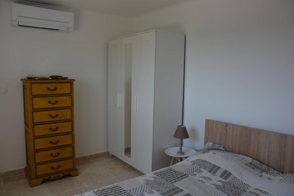 La Venturonne Appartement Neuf Rez De Jardin 45 M2 Vue Mer Et Vignes 10 Mn Des Plages Le Beausset Bagian luar foto