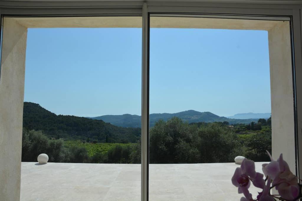 La Venturonne Appartement Neuf Rez De Jardin 45 M2 Vue Mer Et Vignes 10 Mn Des Plages Le Beausset Bagian luar foto