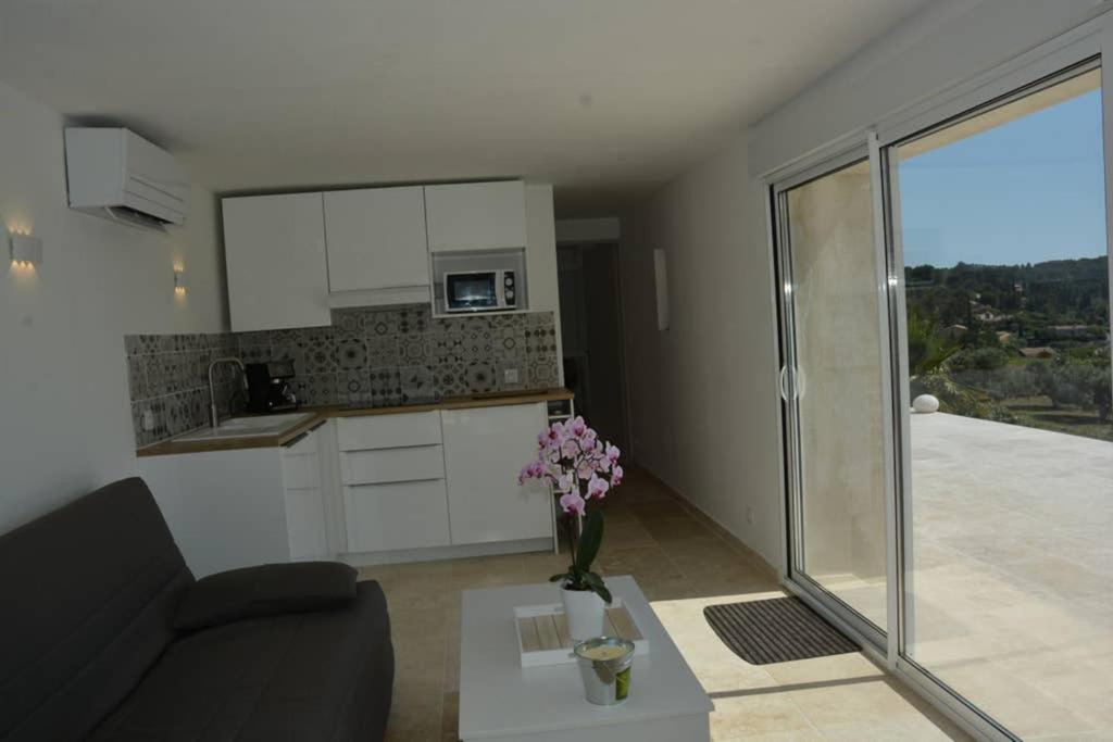 La Venturonne Appartement Neuf Rez De Jardin 45 M2 Vue Mer Et Vignes 10 Mn Des Plages Le Beausset Bagian luar foto