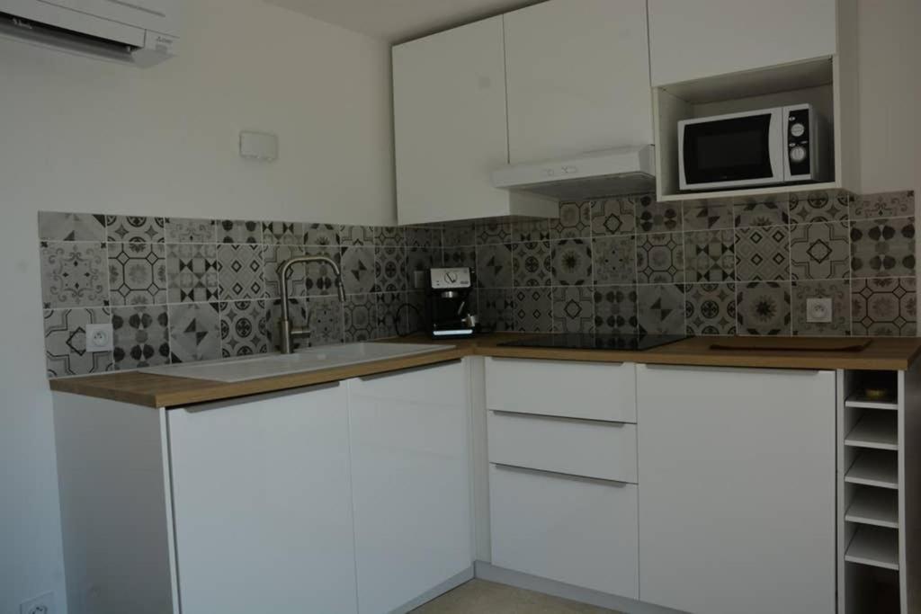 La Venturonne Appartement Neuf Rez De Jardin 45 M2 Vue Mer Et Vignes 10 Mn Des Plages Le Beausset Bagian luar foto