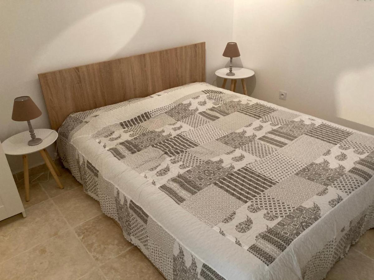 La Venturonne Appartement Neuf Rez De Jardin 45 M2 Vue Mer Et Vignes 10 Mn Des Plages Le Beausset Bagian luar foto