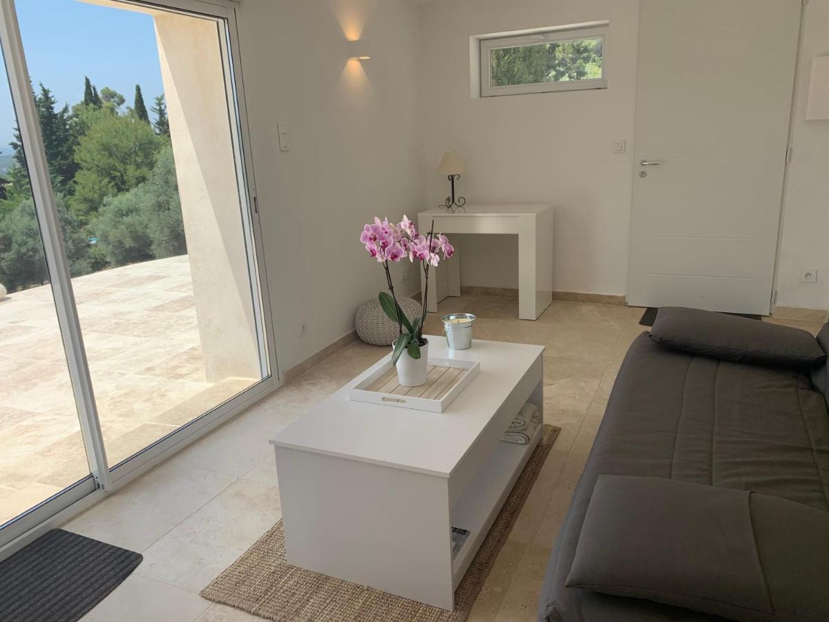 La Venturonne Appartement Neuf Rez De Jardin 45 M2 Vue Mer Et Vignes 10 Mn Des Plages Le Beausset Bagian luar foto