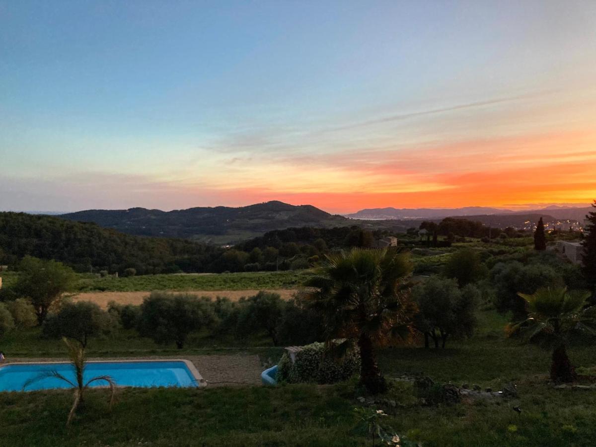 La Venturonne Appartement Neuf Rez De Jardin 45 M2 Vue Mer Et Vignes 10 Mn Des Plages Le Beausset Bagian luar foto
